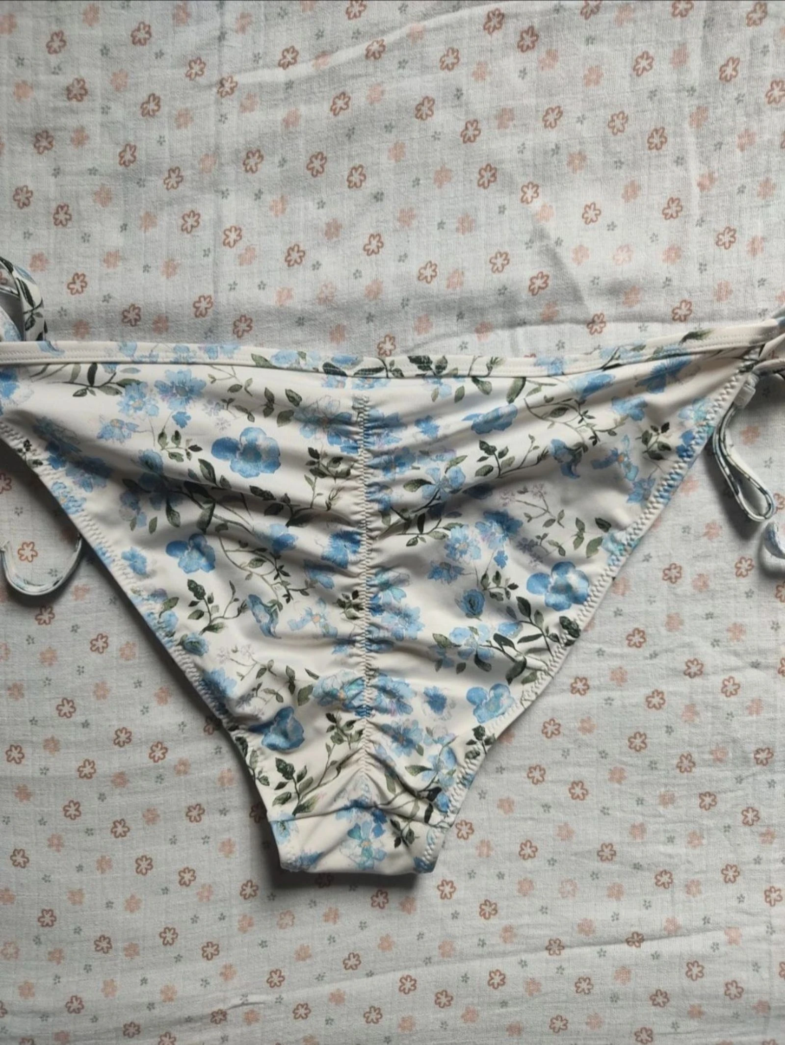 Bikini met blauwe bloemen H&M - 75C en 42 - Zeer goede staat – photo 12